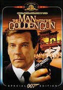 кадр из фильма Человек с золотым пистолетом (007)