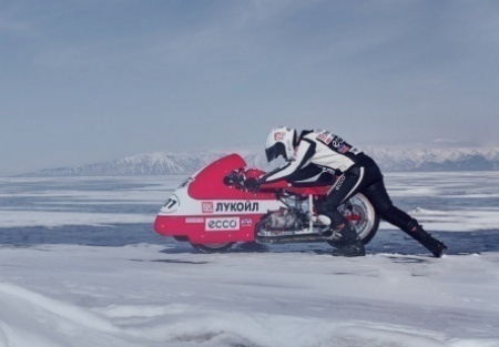 кадр из фильма Байкал: скорость и лед