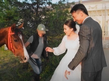 программа Пятница: Четыре свадьбы Международный сезон Свадьбы в Казахстане