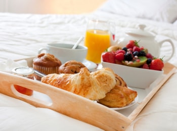 Завтрак-для-любимой-Ленивые-вареники-с-голубикой-Творожный-крем-с-ежевикой-Лавандовый-лимонад