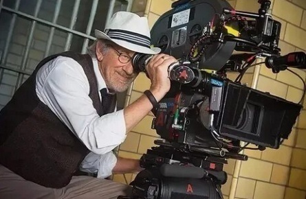 Стивен Спилберг запретил актрисе Зеглер моргать на съемках: воспоминания о работе с легендарным режиссером кадры