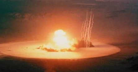 Атомные бомбы: Тринити и что было потом кадры