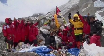 Death Zone: Cleaning Mount Everest кадры