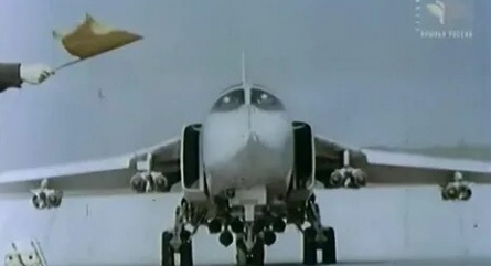 Фронтовой бомбардировщик Су-24 кадры