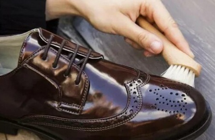 Как  правильно  ухаживать  за  лаковой  обувью? кадры
