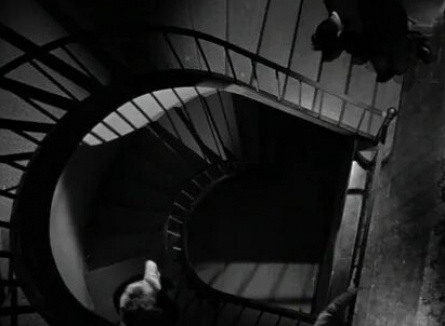 Винтовая лестница кадры