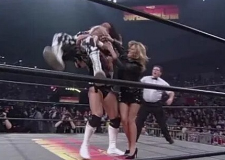 WCW Жёсткая драка кадры