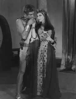 кадр из фильма Антоний и Клеопатра
