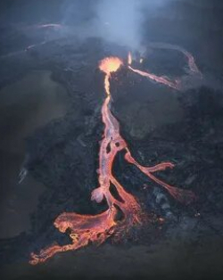 кадр из фильма Извержение вулкана
