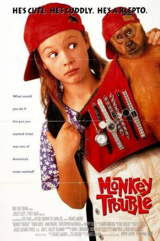 кадр из фильма Неприятности с обезьянкой