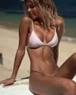 кадр из фильма Пляж бикини