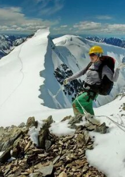 кадр из фильма Поднимаемся в гору