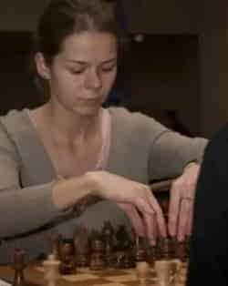 кадр из фильма Шахматистка